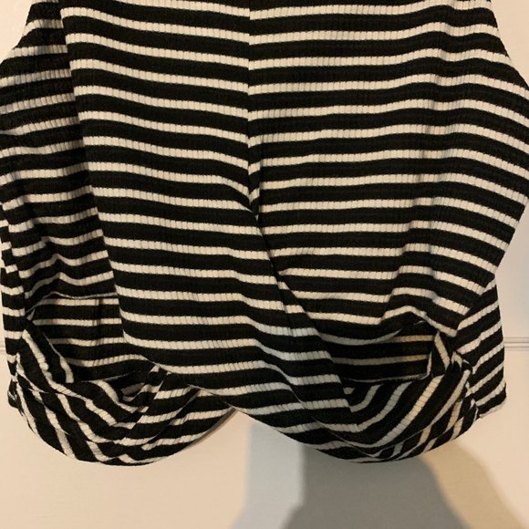 Dee Elly Striped Twist Front Crop Top - Picture 3 of 5